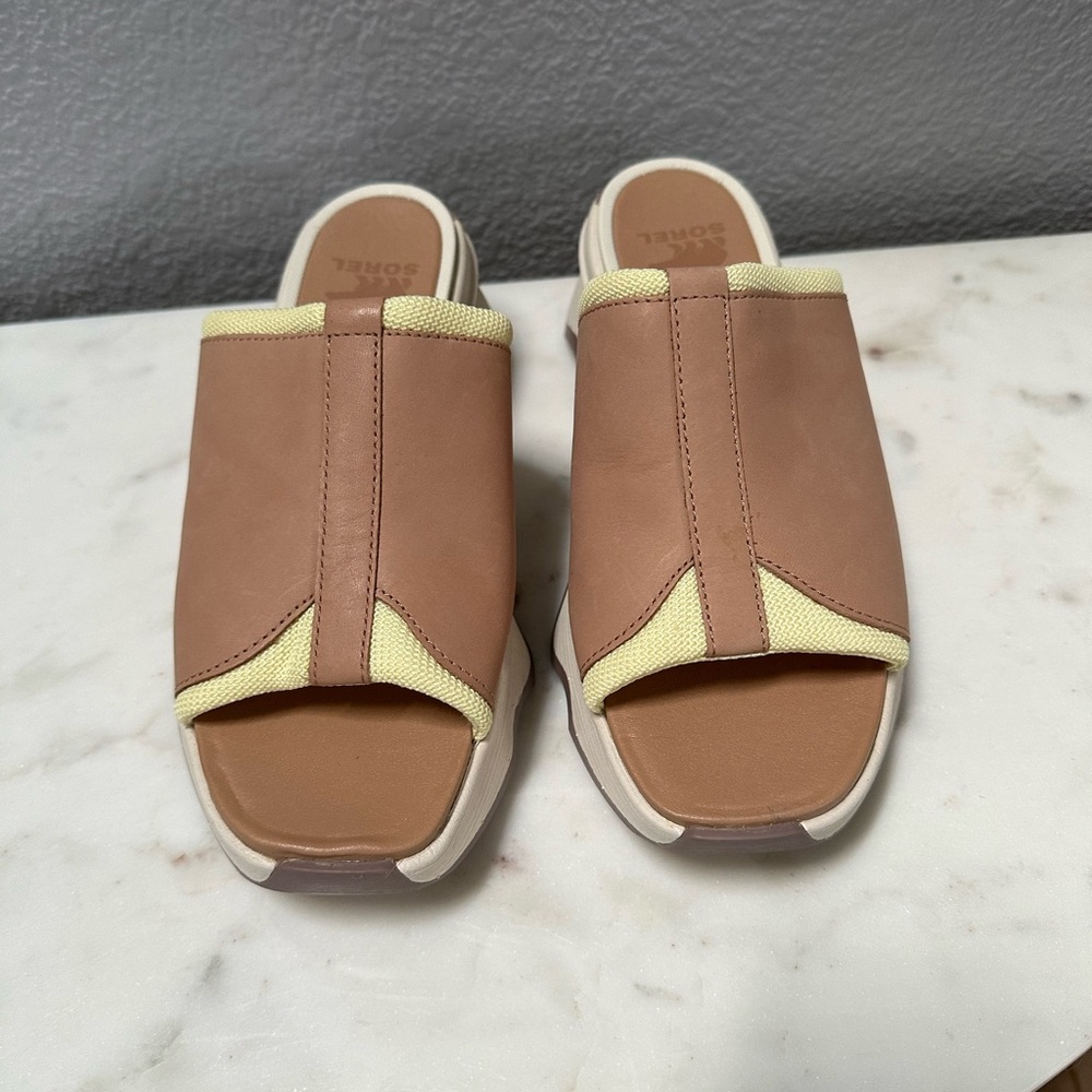 Sorel kinetic high slide sandal tan size 6